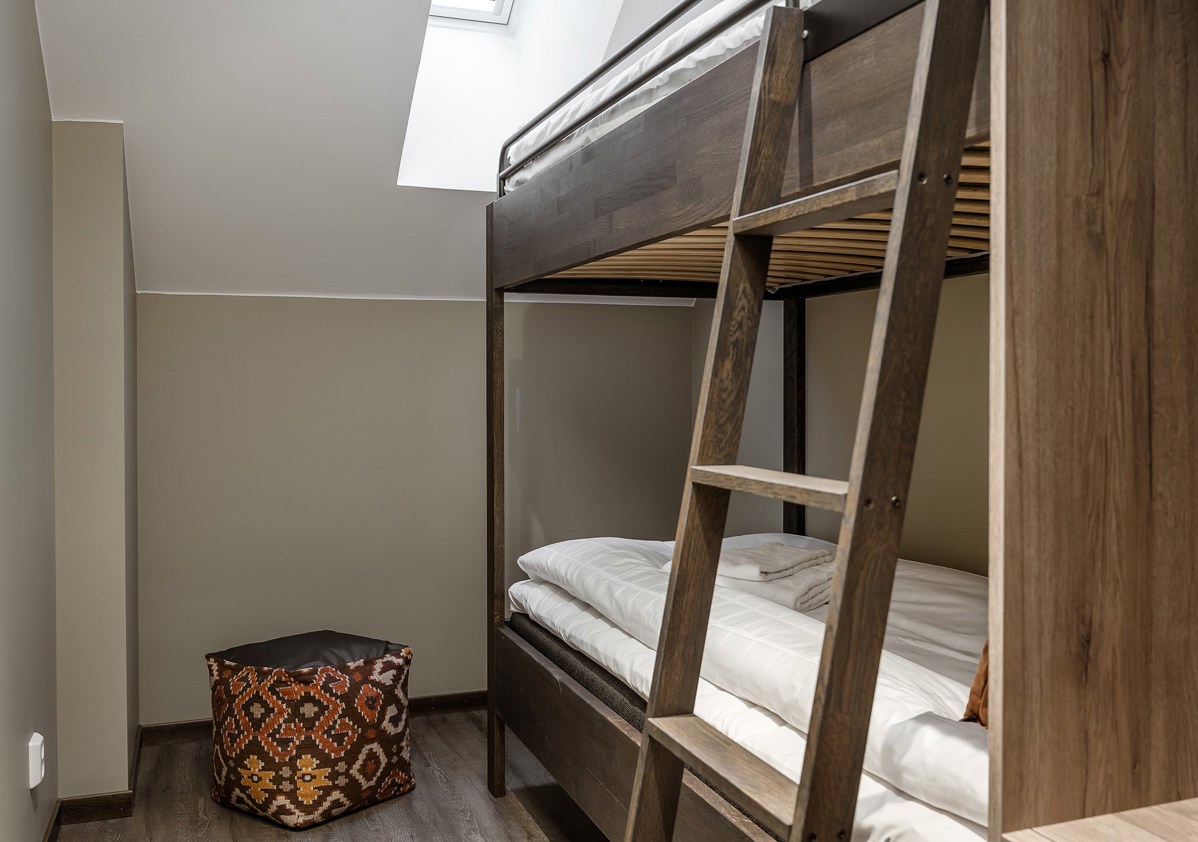 Hund 2 Bed Aprt Room2